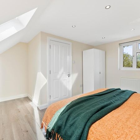 Stylish Wembley Gem - Parking -Sleeps 14 London Luaran gambar