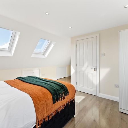 Stylish Wembley Gem - Parking -Sleeps 14 London Luaran gambar
