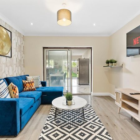 Stylish Wembley Gem - Parking -Sleeps 14 London Luaran gambar