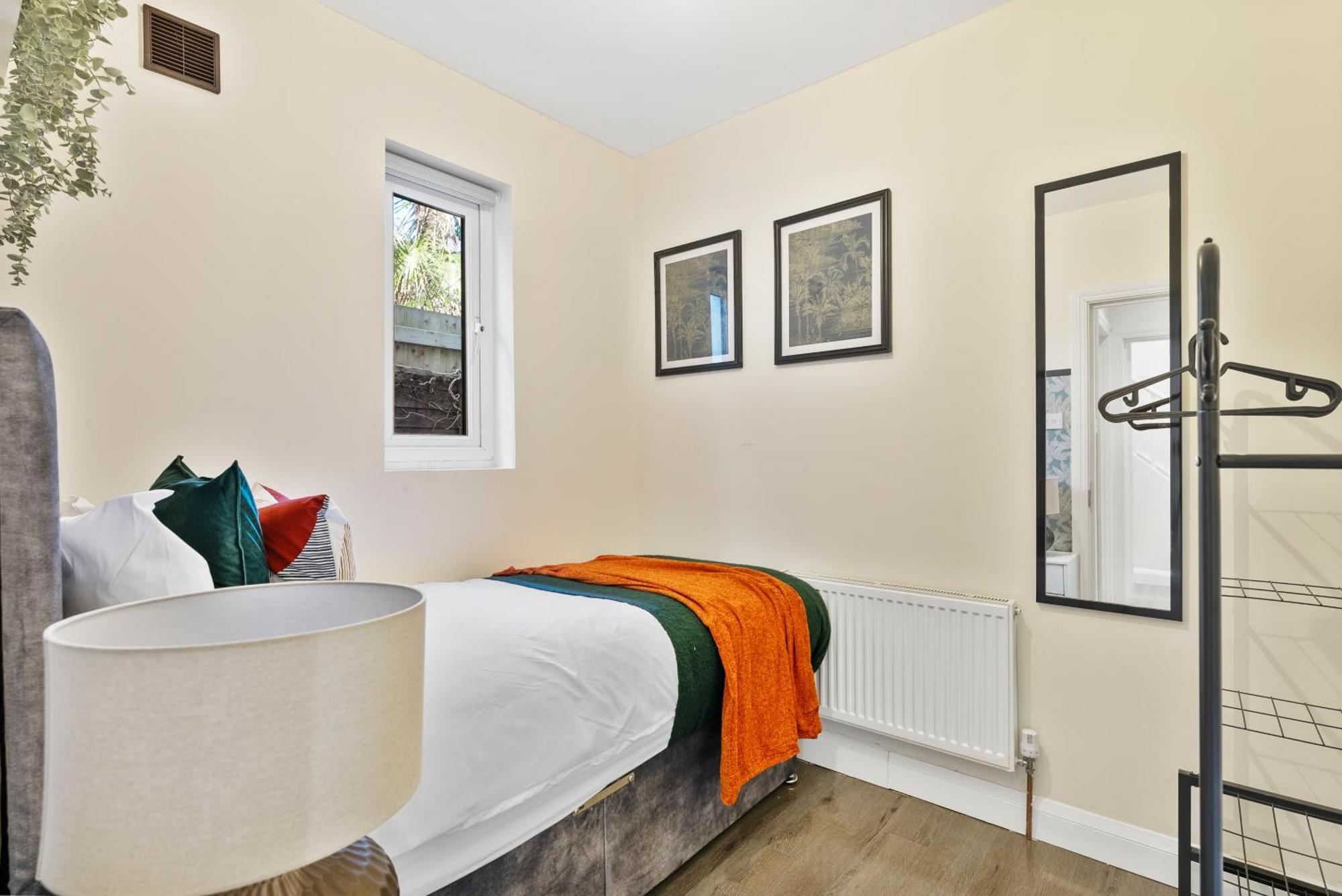 Stylish Wembley Gem - Parking -Sleeps 14 London Luaran gambar