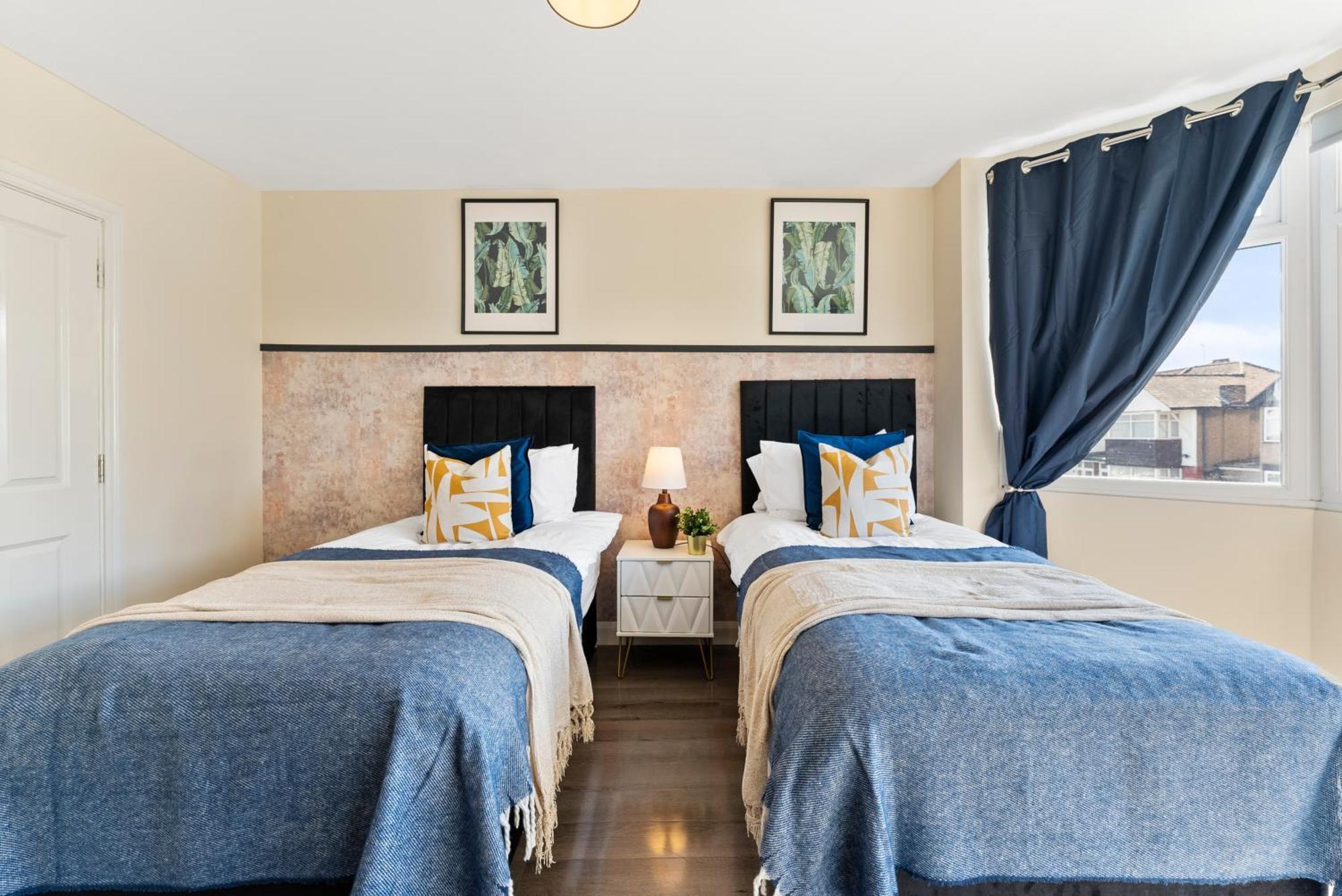 Stylish Wembley Gem - Parking -Sleeps 14 London Luaran gambar