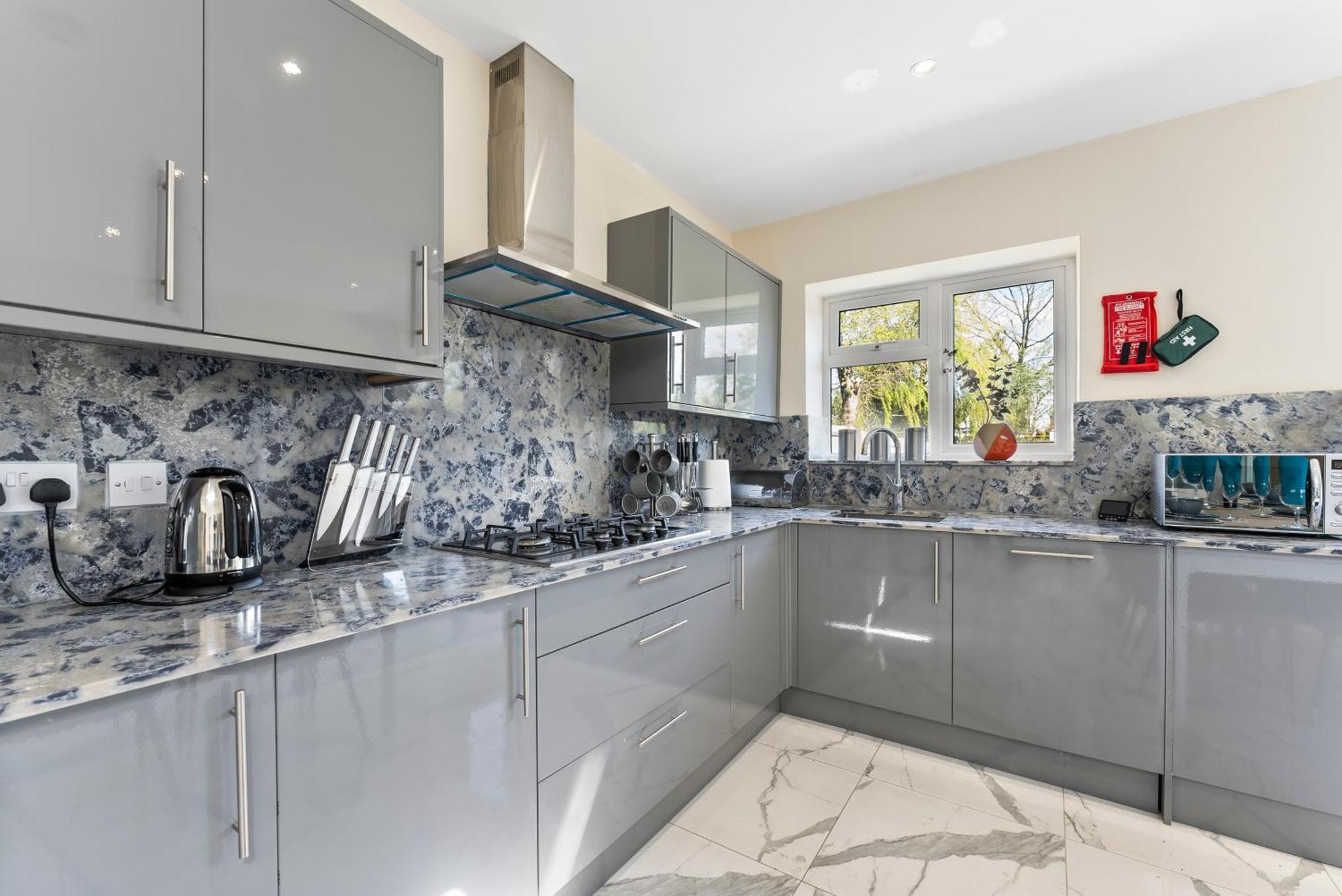Stylish Wembley Gem - Parking -Sleeps 14 London Luaran gambar