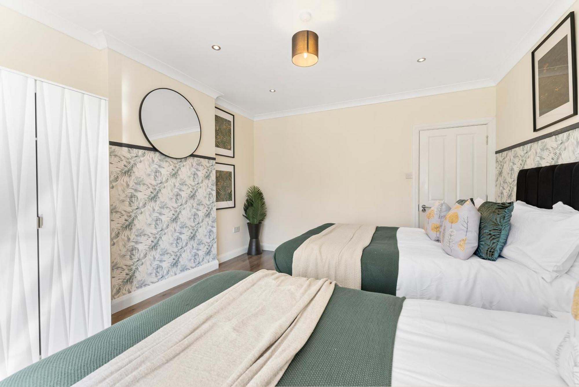 Stylish Wembley Gem - Parking -Sleeps 14 London Luaran gambar