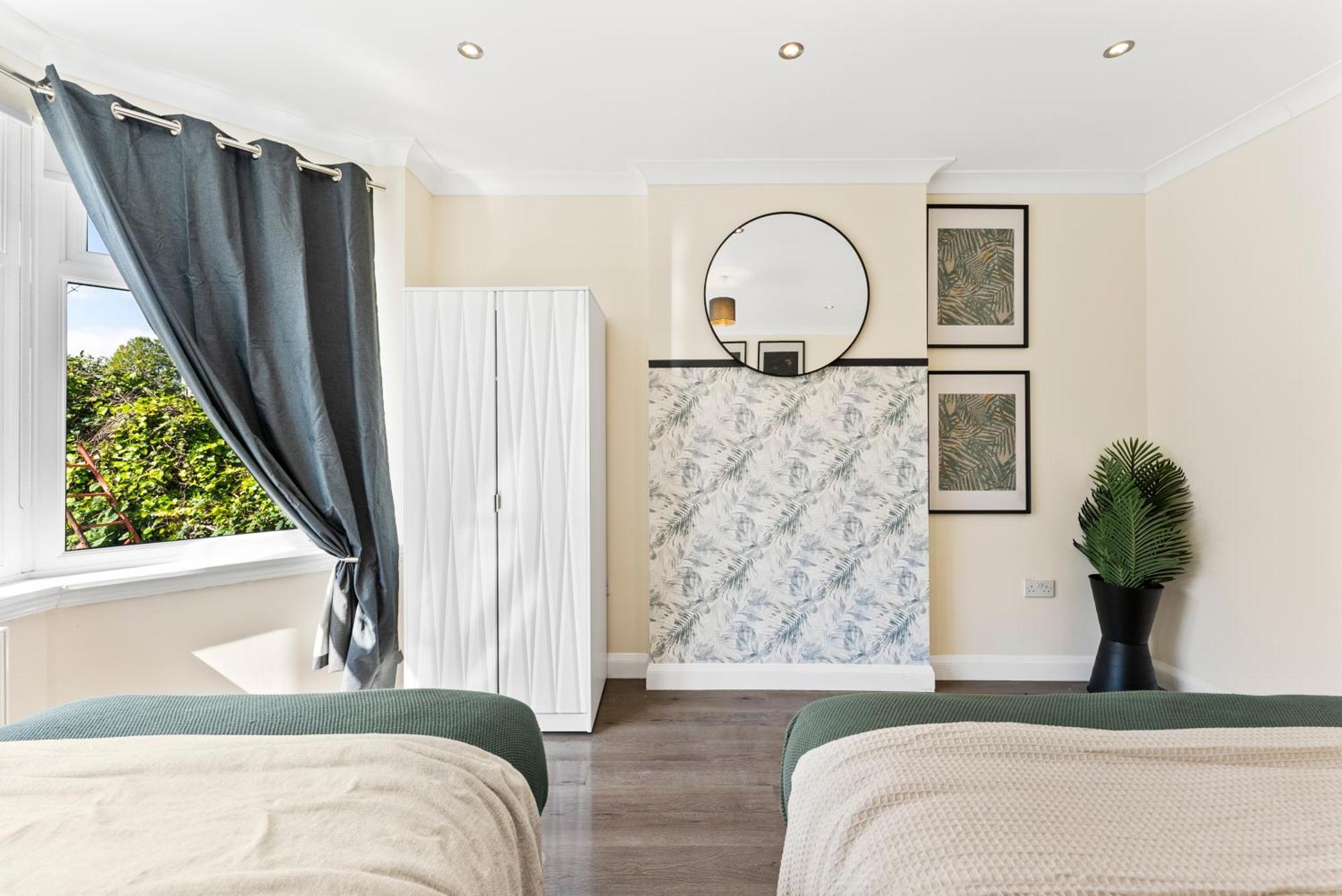 Stylish Wembley Gem - Parking -Sleeps 14 London Luaran gambar