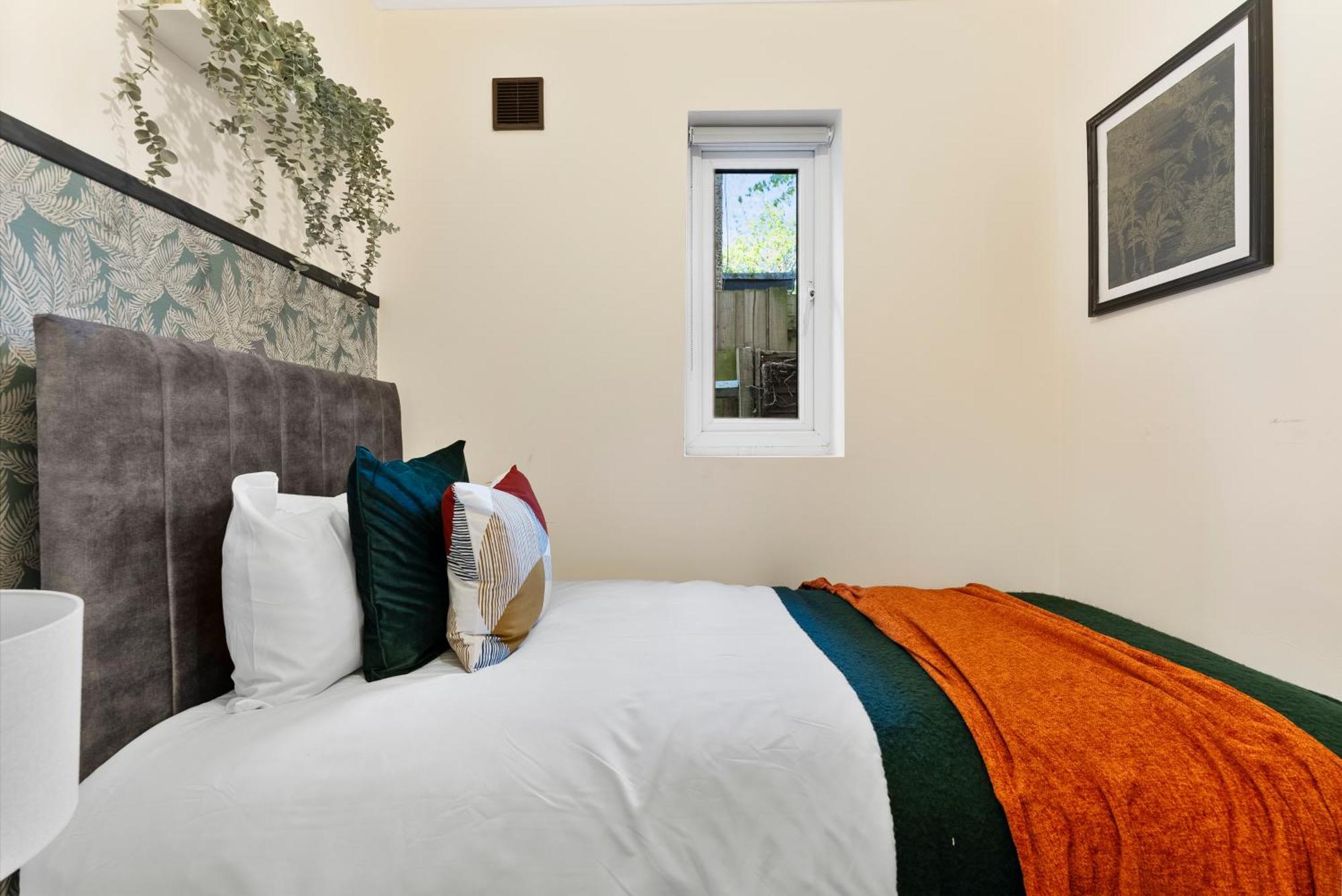 Stylish Wembley Gem - Parking -Sleeps 14 London Luaran gambar