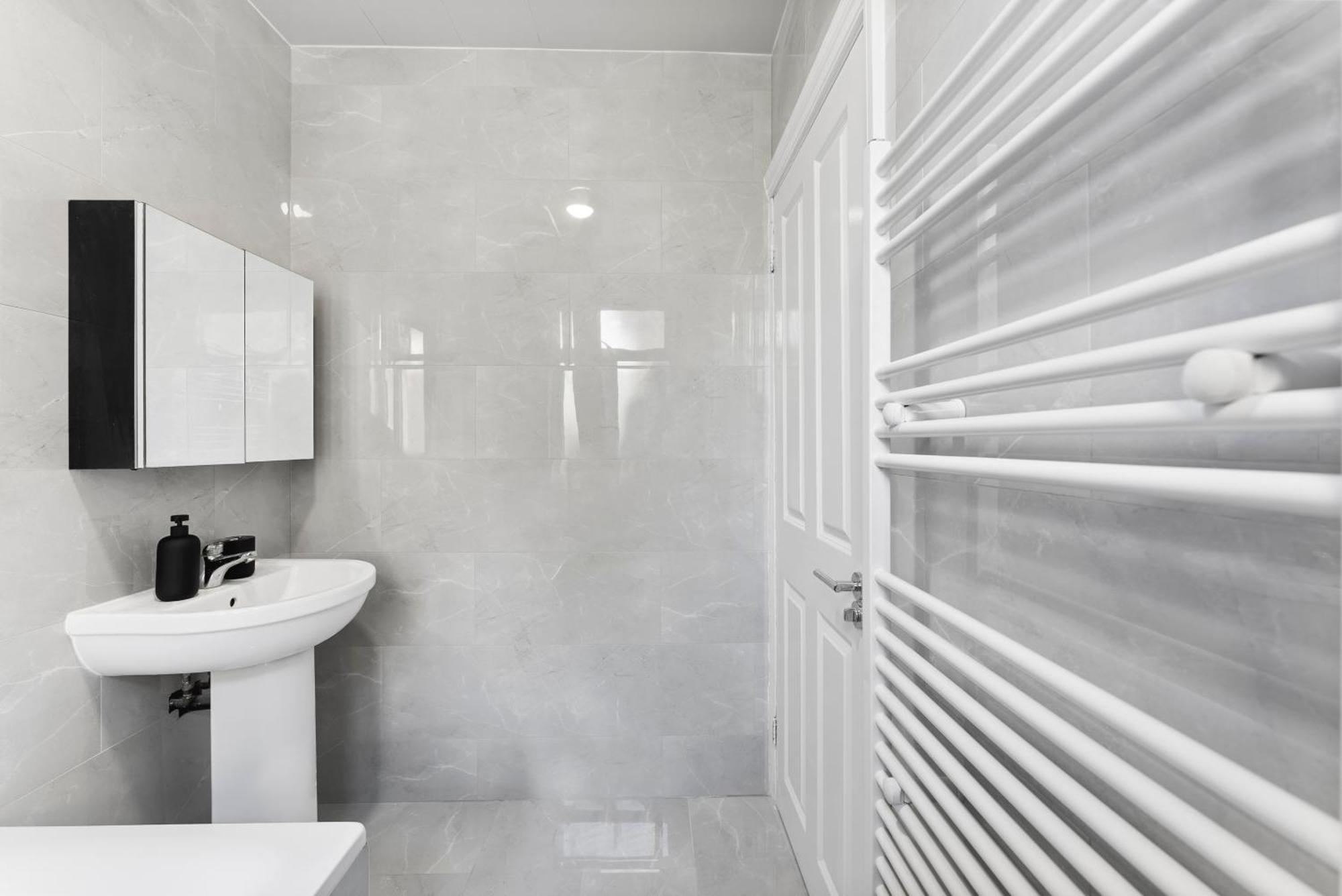 Stylish Wembley Gem - Parking -Sleeps 14 London Luaran gambar