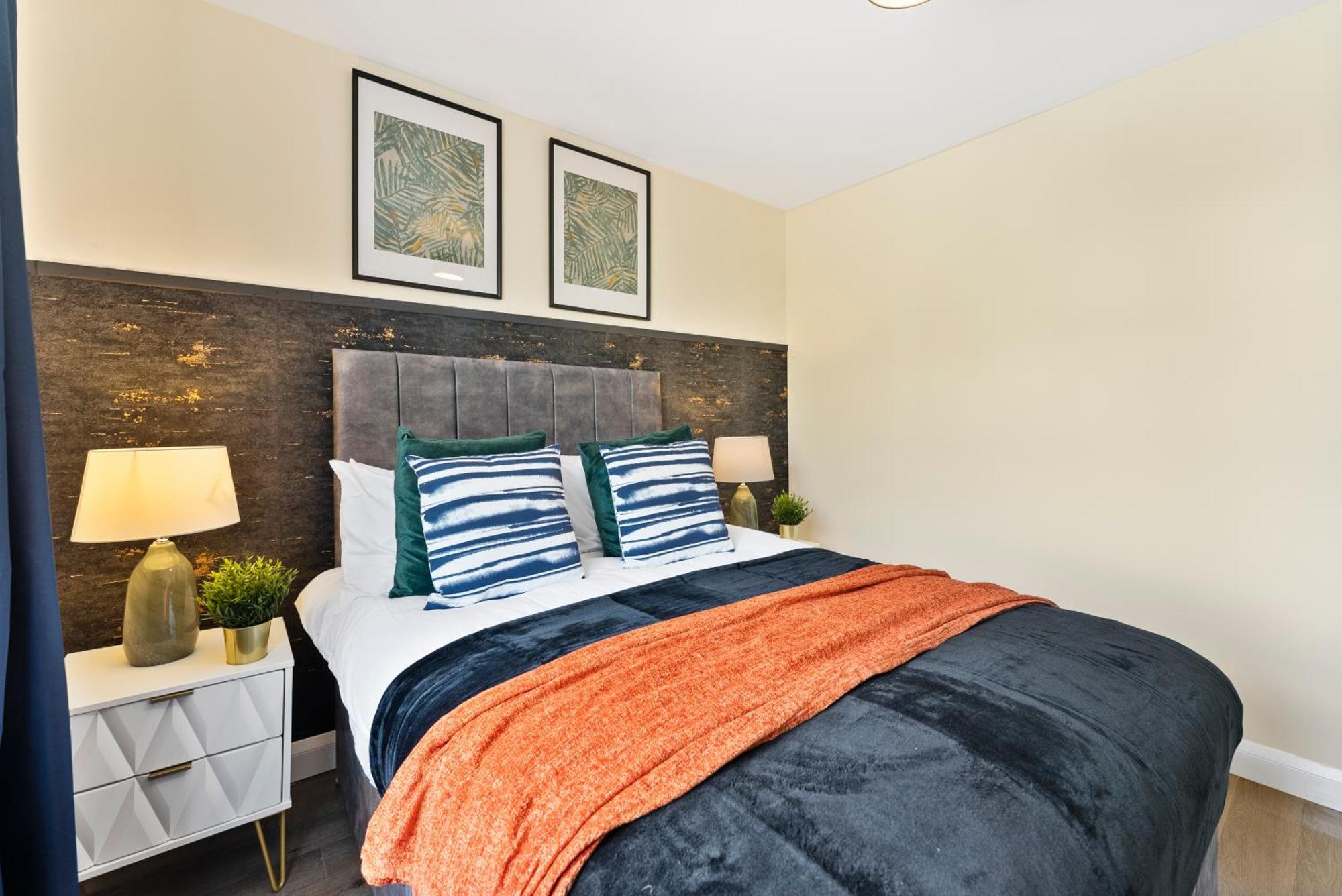 Stylish Wembley Gem - Parking -Sleeps 14 London Luaran gambar