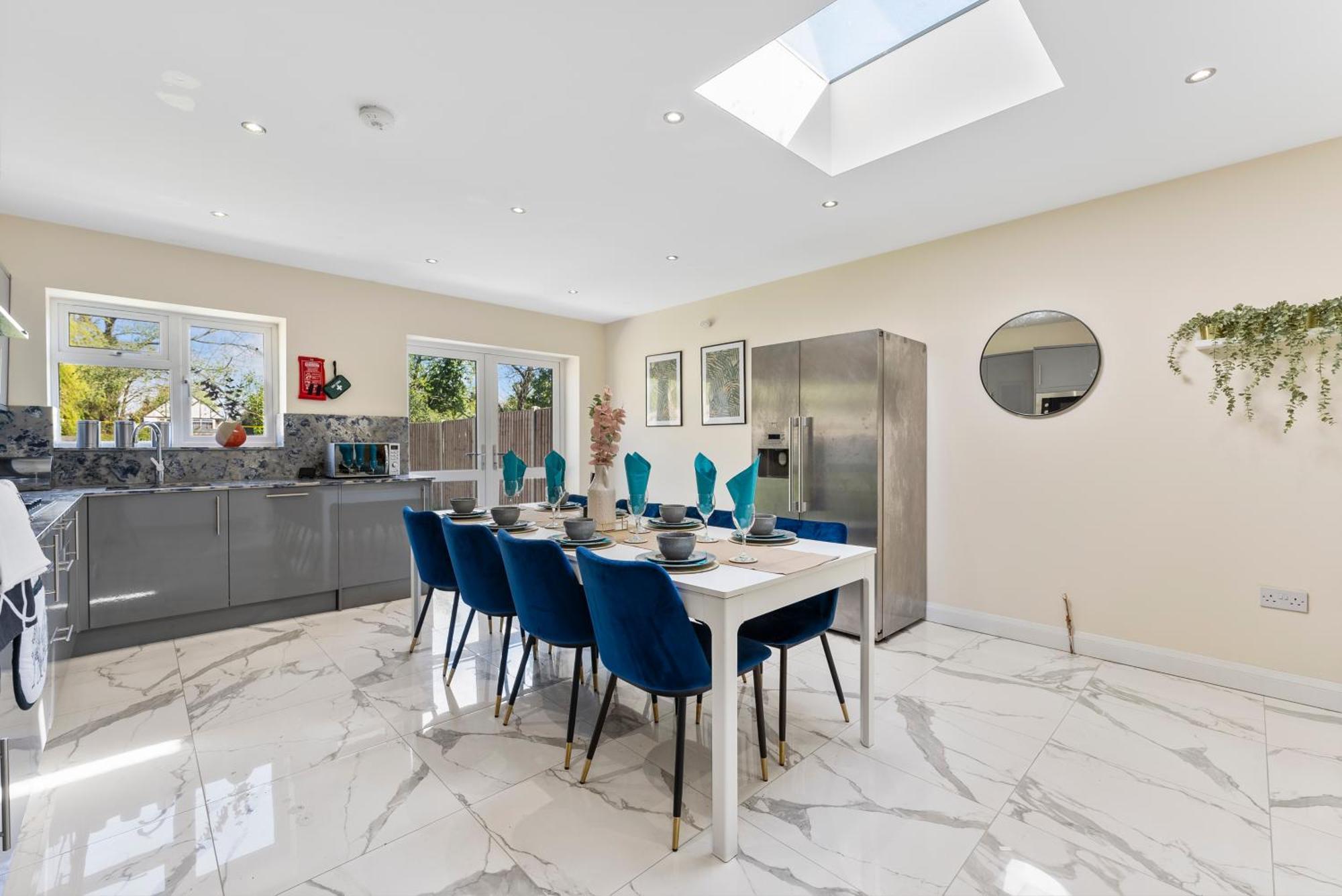 Stylish Wembley Gem - Parking -Sleeps 14 London Luaran gambar
