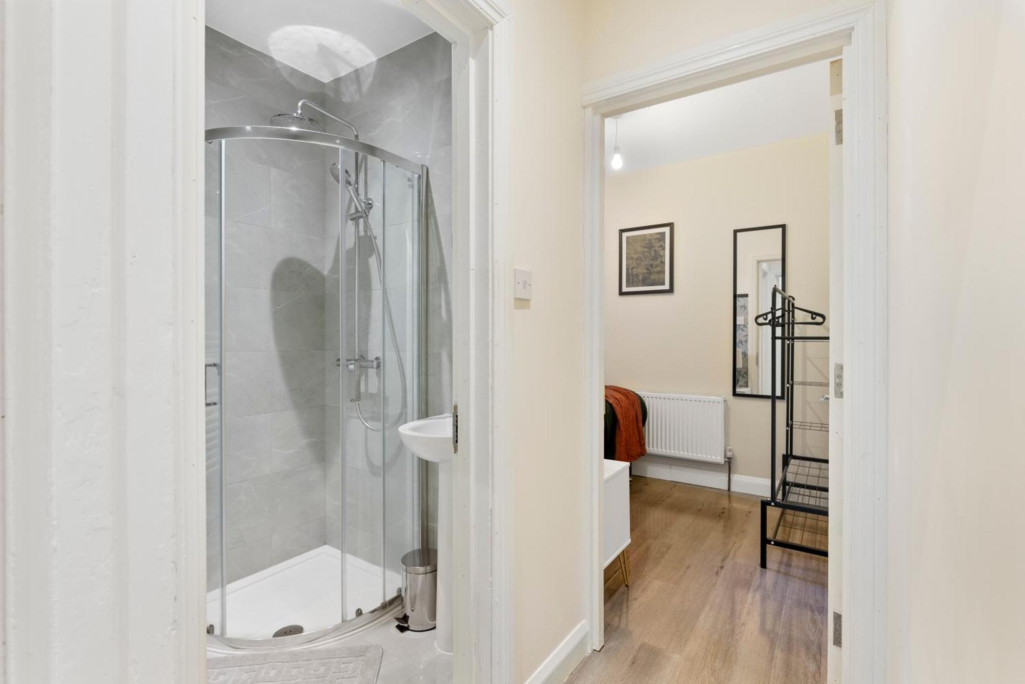 Stylish Wembley Gem - Parking -Sleeps 14 London Luaran gambar