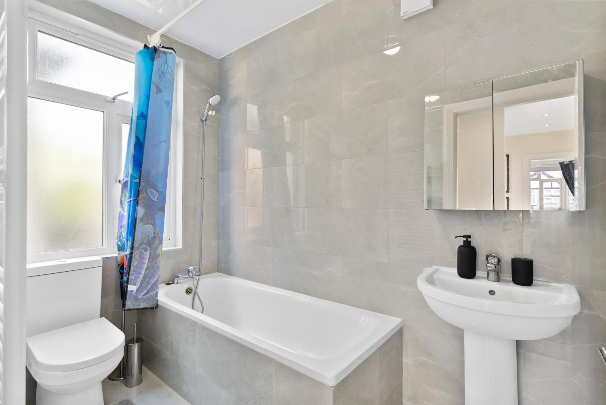 Stylish Wembley Gem - Parking -Sleeps 14 London Luaran gambar
