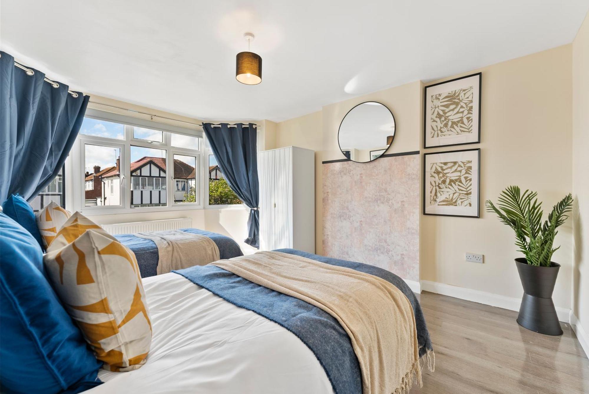 Stylish Wembley Gem - Parking -Sleeps 14 London Luaran gambar