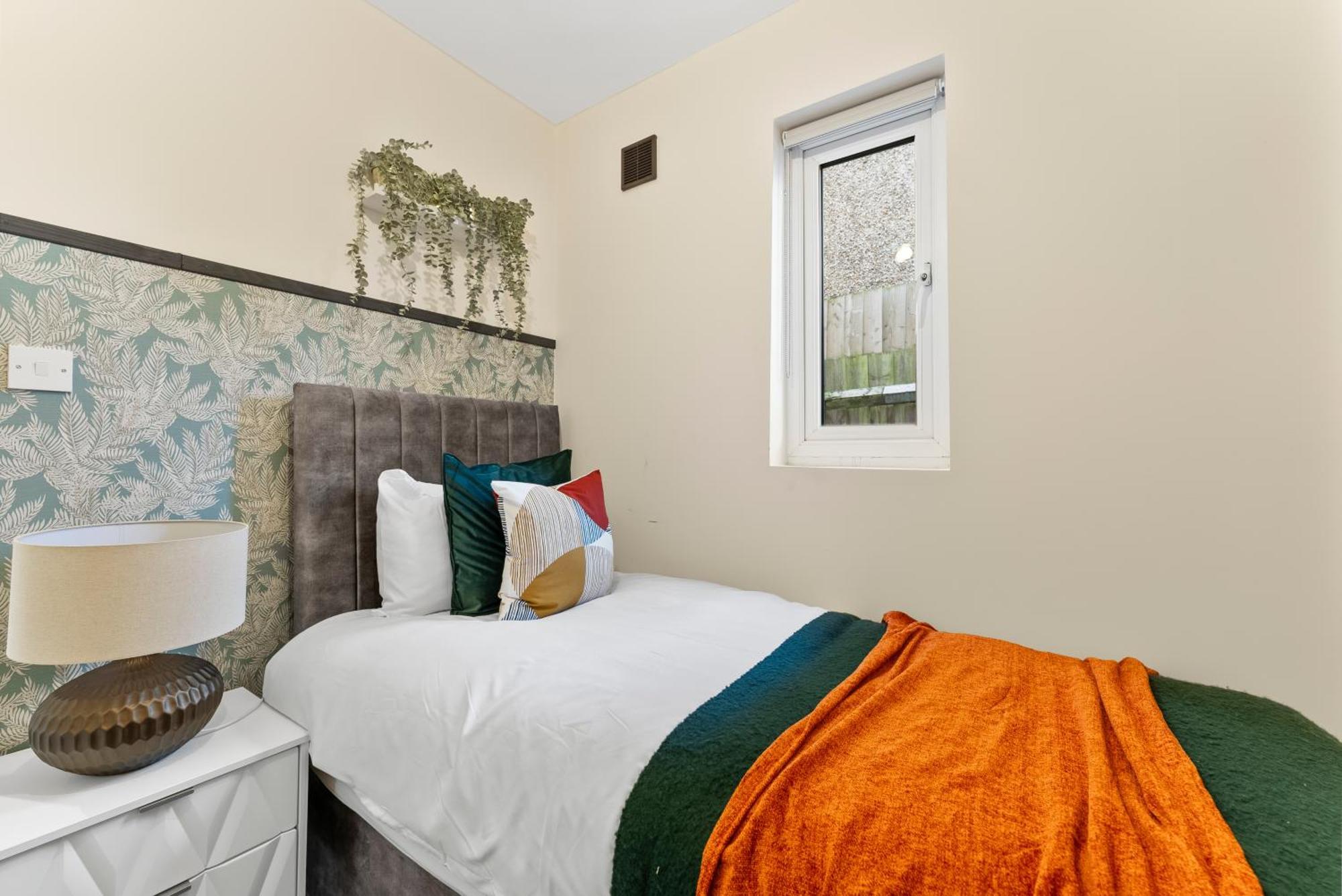 Stylish Wembley Gem - Parking -Sleeps 14 London Luaran gambar