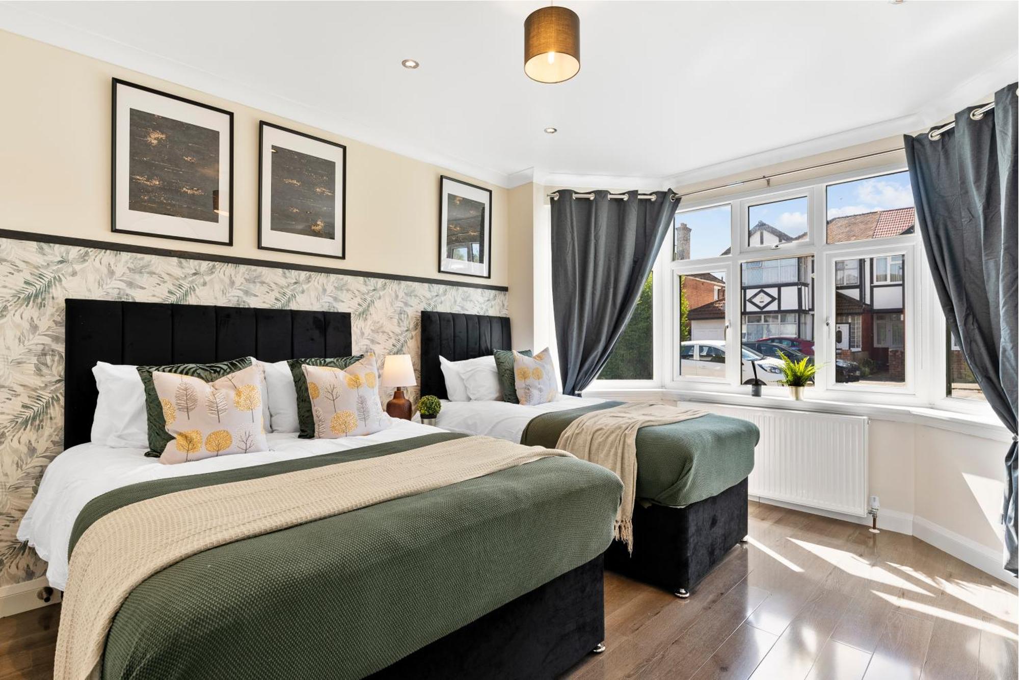 Stylish Wembley Gem - Parking -Sleeps 14 London Luaran gambar